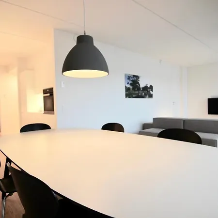 Apartment Fantastic 2-bed Wbalcony In North Habour *